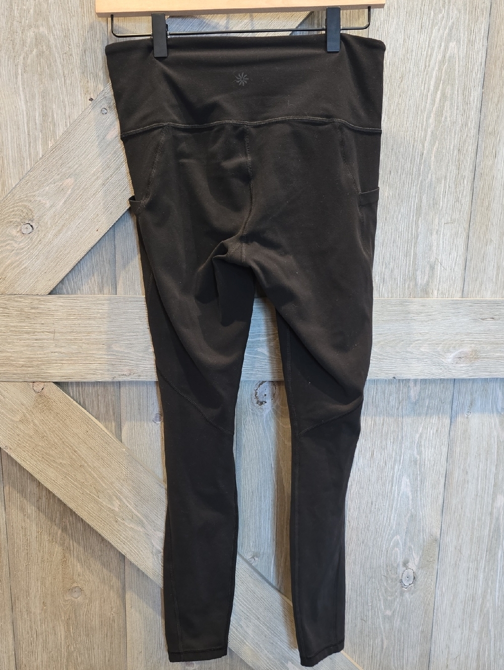 Athleta Black Salutation Stash Pocket Tight I - Picture 5 of 9